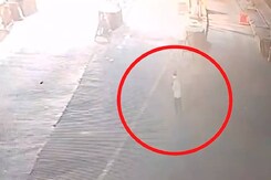 Gwalior News: टोल प्लाजा पर फायरिंग करते युवक का CCTV फुटेज