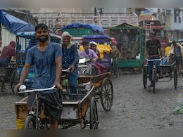 दिल्ली के कई हिस्सों में हुई बारिश, कहीं भरा पानी तो कहीं लगा जाम, जाने आपके इलाके का हाल