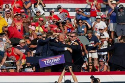 Gunfire At Donald Trump | कैमरे में कैद  : कैसे ट्रंप पर हमला करने वाले शख़्स को मार गिराया गया Gunfire At Donald Trump | कैमरे में कैद  : कैसे ट्रंप पर हमला करने वाले शख़्स को मार गिराया गया