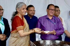 Union Budget 2024: कर्मचारियों के 8वें वेतन आयोग की मांग पर सरकार लेगी क्या फैसला Union Budget 2024: कर्मचारियों के 8वें वेतन आयोग की मांग पर सरकार लेगी क्या फैसला