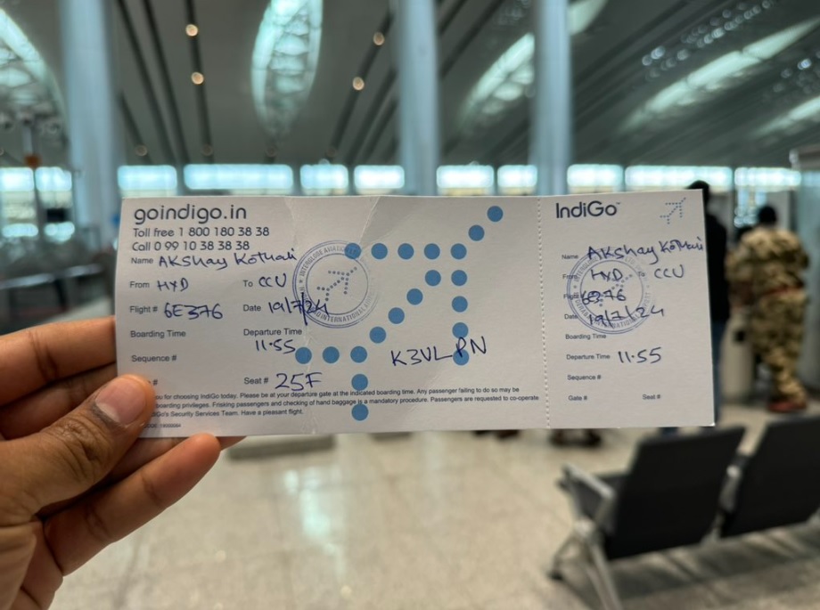 Fliers Get Handwritten Boarding Passes After Microsoft Outage Hits Systems Fliers Get Handwritten Boarding Passes After Microsoft Outage Hits Systems