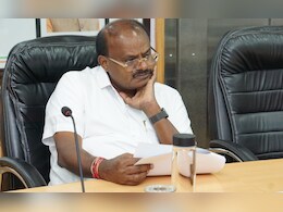 पत्रकार परिषदेत बोलताना केंद्रीय मंत्र्यांच्या अचानक नाकातून रक्त येऊ लागले; रुग्णालयात दाखल