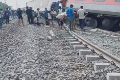 UP Train Accident: 10-12 डिब्बे पलटे, रेलवे अधिकारी ने राहत बचाव कार्य को लेकर दिया Update UP Train Accident: 10-12 डिब्बे पलटे, रेलवे अधिकारी ने राहत बचाव कार्य को लेकर दिया Update