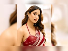 Janhvi Kapoor Discharged From Hospital After Suffering From Food Poisoning. Dad Boney Kapoor Shares Health Update Janhvi Kapoor Discharged From Hospital After Suffering From Food Poisoning. Dad Boney Kapoor Shares Health Update