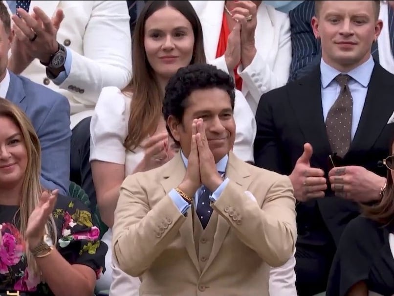 Sachin Tendulkar gets standing ovation at Wimbledon Centre Court