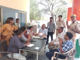 राजस्थान में 12 शिक्षकों को किया गया निलंबित, 10वीं-12वीं की स्टेट ओपन परीक्षा में सामूहिक नकल पर हुई कार्रवाई राजस्थान में 12 शिक्षकों को किया गया निलंबित, 10वीं-12वीं की स्टेट ओपन परीक्षा में सामूहिक नकल पर हुई कार्रवाई