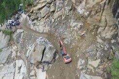 Uttarakhand Landslide: Chamoli District में भू-स्खलन के चलते हालात ख़राब, NH 7 पर अभी भी लंबा जाम Uttarakhand Landslide: Chamoli District में भू-स्खलन के चलते हालात ख़राब, NH 7 पर अभी भी लंबा जाम