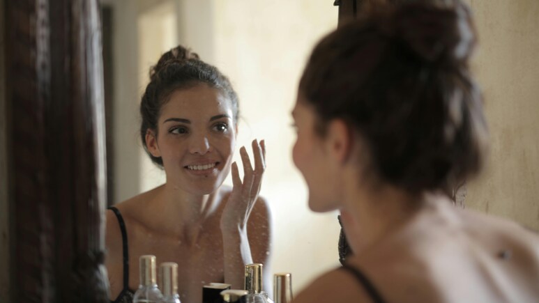 शाइनी और हेल्दी स्किन पाने की इच्छा जल्द होगी पूरी, बस करना होगा ये काम शाइनी और हेल्दी स्किन पाने की इच्छा जल्द होगी पूरी, बस करना होगा ये काम