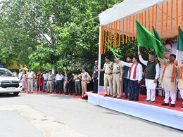CM विष्णुदेव साय ने 15 ने इंटरसेप्टर वाहनों को दिखाई हरी झंडी, सड़क दुर्घटनाओं के रोकथाम में होंगे कारगर CM विष्णुदेव साय ने 15 ने इंटरसेप्टर वाहनों को दिखाई हरी झंडी, सड़क दुर्घटनाओं के रोकथाम में होंगे कारगर