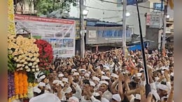 दोन दिवसांच्या मुक्कामानंतर तुकाराम महाराजांची पालखी पंढरपूरच्या दिशेने मार्गस्थ