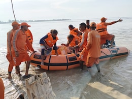 नेपाल ने छोड़ा पानी और बहराइच में फंस गई 194 जिंदगियां, प्रशासन ने रेस्‍क्‍यू कर सुरक्षित निकाला