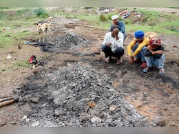 "कहां गईं आपकी शक्तियां, हमारी पीड़ा दूर क्यों नहीं कर देते...", अपने 'प्रभु' के गायब होने से गुस्से में भक्त "कहां गईं आपकी शक्तियां, हमारी पीड़ा दूर क्यों नहीं कर देते...", अपने 'प्रभु' के गायब होने से गुस्से में भक्त
