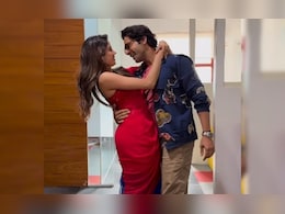 Janhvi Kapoor's <i>Ulajh</i> Trailer Reviewed By <i>Roohi</i> Co-Star Rajkummar Rao: "Very Gripping" Janhvi Kapoor's <i>Ulajh</i> Trailer Reviewed By <i>Roohi</i> Co-Star Rajkummar Rao: "Very Gripping"