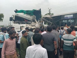 डंपर और रोडवेज बस में जोरदार टक्कर, मासूम बच्ची की मौत; 41 लोग घायल