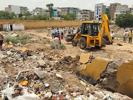 सीकर में बारिश की वजह से ढही स्कूल की दीवार, नीचे दबने से एक युवक की हुई मौत सीकर में बारिश की वजह से ढही स्कूल की दीवार, नीचे दबने से एक युवक की हुई मौत