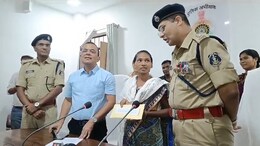 Kawardha Naxalite surrender: 13 लाख की इनामी महिला नक्सली हिड़मे ने किया आत्मसमर्पण, 22 अपराध था दर्ज