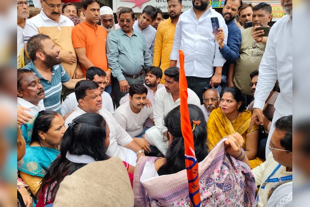 कांग्रेस कार्यकर्ताओं पर FIR दर्ज. कांग्रेस कार्यकर्ताओं पर FIR दर्ज.