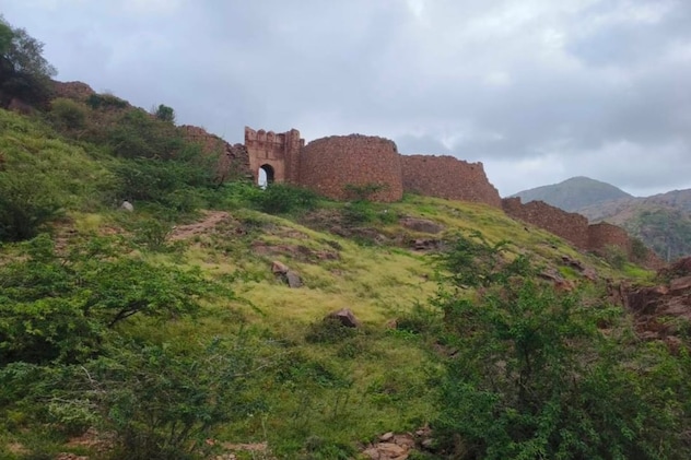 7 पहाड़ियों के बीच बना यह मंदिर 7 पहाड़ियों के बीच बना यह मंदिर