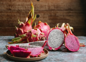 How to Eat Dragon Fruit Safely: Expert Advice and Side Effects Explained