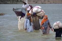 अचानक आई बाढ़ से 35 लोगों की मौत, मई से अब तक 400 लोगों की गई जानें अचानक आई बाढ़ से 35 लोगों की मौत, मई से अब तक 400 लोगों की गई जानें