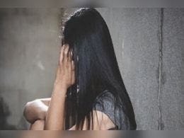Crime News: निवांत गप्पा मारत बसणं पडलं महागात, सामुहिक अत्याचारानंतर दागिनेही लुटले Crime News: निवांत गप्पा मारत बसणं पडलं महागात, सामुहिक अत्याचारानंतर दागिनेही लुटले