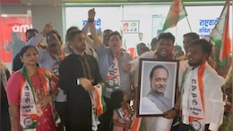 विधान परिषद निवडणुकीत युतीचा आघाडीला धक्का, काँग्रेसची 8 मतं फुटली?