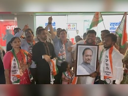 विधान परिषद निवडणुकीत युतीचा आघाडीला धक्का, काँग्रेसची 8 मतं फुटली? विधान परिषद निवडणुकीत युतीचा आघाडीला धक्का, काँग्रेसची 8 मतं फुटली?