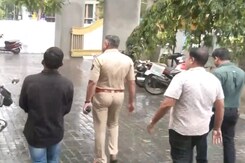 Mumbai Hit and Run Case: Forensic Team Inspects Accused's Car at Worli Police Station Mumbai Hit and Run Case: Forensic Team Inspects Accused's Car at Worli Police Station