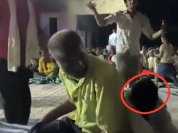 Viral Video: स्टेज पर नाचते हुए आदमी की हुई मौत, दिलों में खौफ पैदा कर देगा ये वीडियो