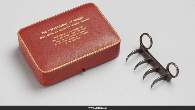 Shivkalin Wagh Nakh : शिवरायांच्या शौर्याची साक्ष देणारी वाघनखं पाहता येणार; कधी आणि कुठे असेल प्रदर्शन? Shivkalin Wagh Nakh : शिवरायांच्या शौर्याची साक्ष देणारी वाघनखं पाहता येणार; कधी आणि कुठे असेल प्रदर्शन?