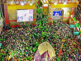 मुहर्रम महीने की शुरुआत के मौके पर देश भर में निकाला गया ताजिया, देखिए तस्वीरें मुहर्रम महीने की शुरुआत के मौके पर देश भर में निकाला गया ताजिया, देखिए तस्वीरें