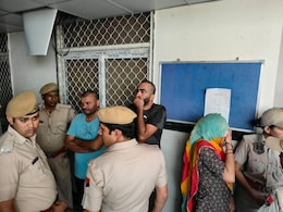 Rajasthan Paper Leak Case के 3 इनामी ओमप्रकाश, सुनील और शम्मी 4 दिनों की रिमांड पर, SOG ने कहा- 92 सरकारी कर्मी रडार पर Rajasthan Paper Leak Case के 3 इनामी ओमप्रकाश, सुनील और शम्मी 4 दिनों की रिमांड पर, SOG ने कहा- 92 सरकारी कर्मी रडार पर