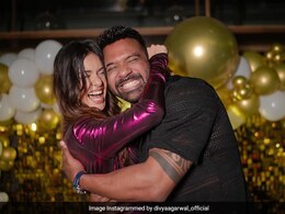 दिव्या अग्रवाल पर ब्रोकर को पैसे न देने का लगा आरोप, लोग बोले- "अस्वीकार्य और शर्मनाक से भी ज़्यादा" दिव्या अग्रवाल पर ब्रोकर को पैसे न देने का लगा आरोप, लोग बोले- "अस्वीकार्य और शर्मनाक से भी ज़्यादा"