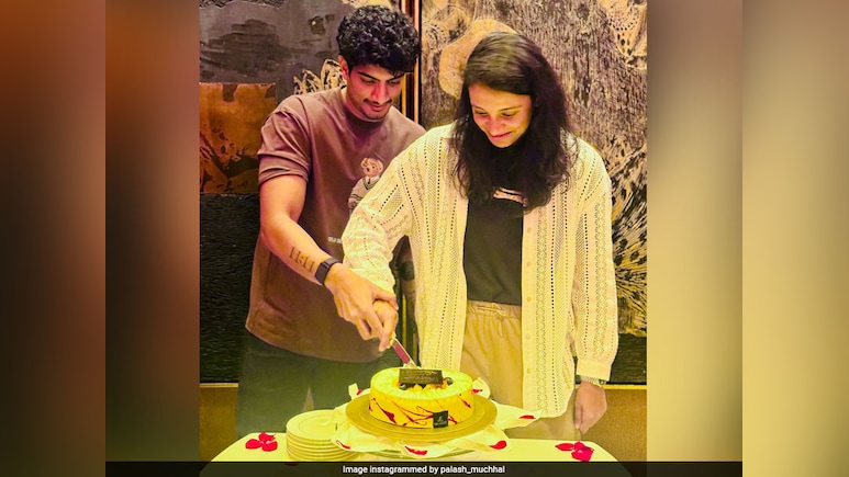 जल्दी ही इंदौर की बहू बनने जा रही हैं क्रिकेटर स्मृति मंधाना, मुस्कुराते हुए बोले पलाश मुछाल जल्दी ही इंदौर की बहू बनने जा रही हैं क्रिकेटर स्मृति मंधाना, मुस्कुराते हुए बोले पलाश मुछाल