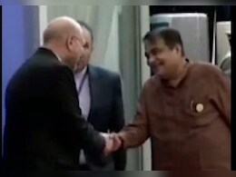 ईरान के राष्ट्रपति के शपथग्रहण समारोह में शामिल हुए नितिन गडकरी, PM मोदी ने दी शुभकामनाएं ईरान के राष्ट्रपति के शपथग्रहण समारोह में शामिल हुए नितिन गडकरी, PM मोदी ने दी शुभकामनाएं