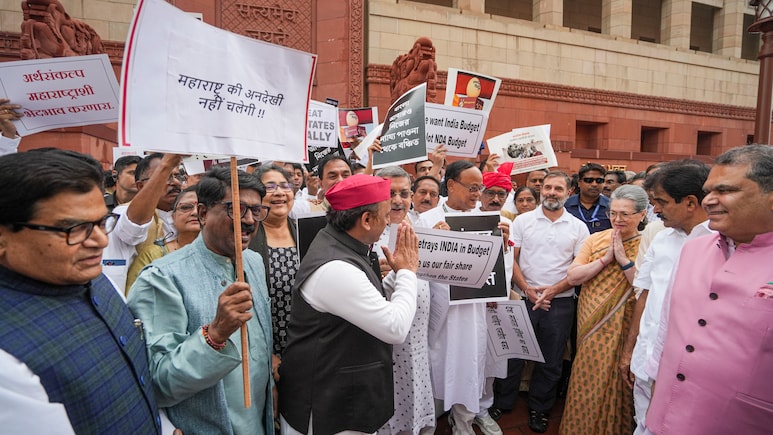 विपक्ष को बजट नहीं आया रास, आज संसद में भारी हंगामा; 10 पॉइंट्स