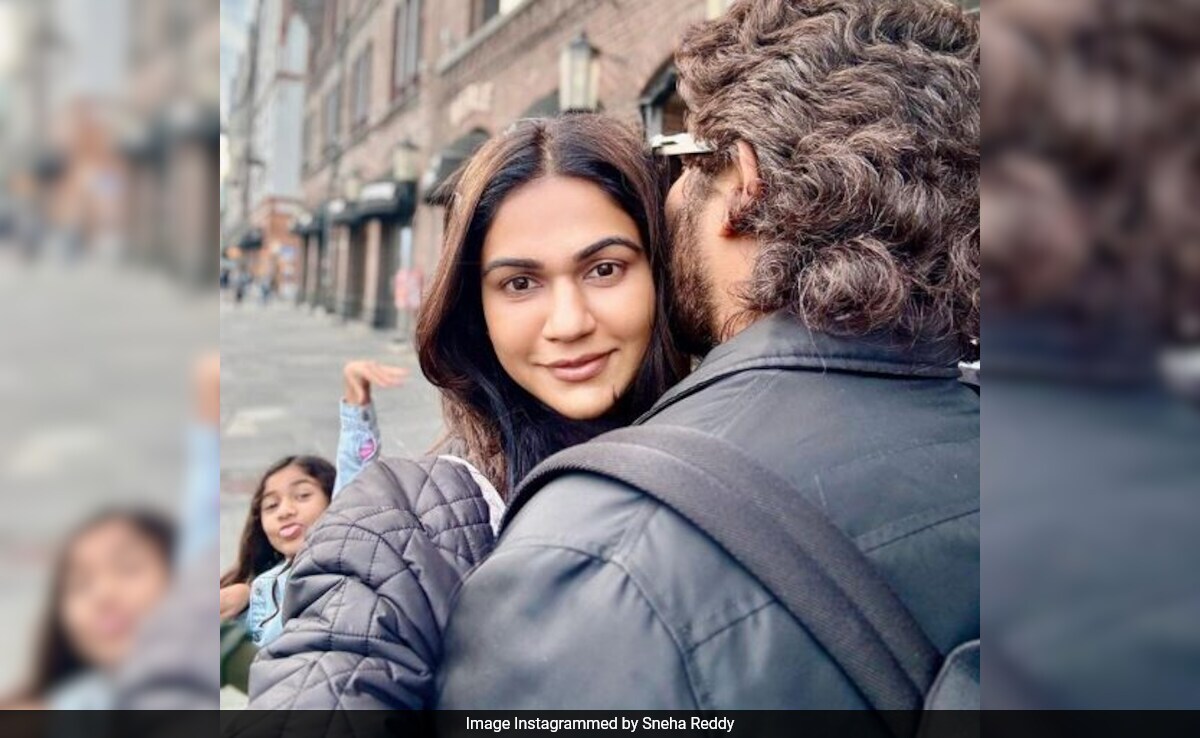 Allu Arjun And  Sneha Reddy's Mushy Pic Gets Big Love From Samantha Prabhu