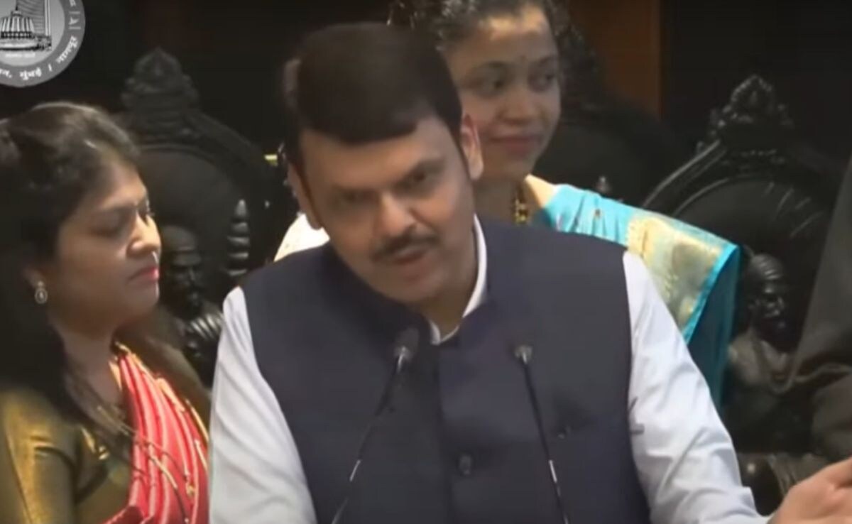 devendra-fadnavis-explain-duckworth-lewis-rule-in-cricket-rohit-sharma