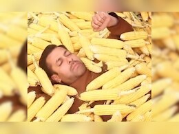 <i>Bajrangi Bhaijaan</i> Clocks 9: Salman Khan Films Shares Special BTS Moments <i>Bajrangi Bhaijaan</i> Clocks 9: Salman Khan Films Shares Special BTS Moments