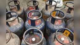 LPG gas cylinder price: कॉमर्शियल गैस सिलेंडर सस्ता, चार महीने में 150 रुपए तक की कमी