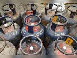 LPG gas cylinder price: कॉमर्शियल गैस सिलेंडर सस्ता, चार महीने में 150 रुपए तक की कमी LPG gas cylinder price: कॉमर्शियल गैस सिलेंडर सस्ता, चार महीने में 150 रुपए तक की कमी