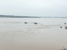 Isarda Dam Overflow: मानसून की मेहरबानी से लबालब हुआ ईसरदा बांध, डैम के अधूरे निर्माण से लग सकता है 6 शहरों को झटका Isarda Dam Overflow: मानसून की मेहरबानी से लबालब हुआ ईसरदा बांध, डैम के अधूरे निर्माण से लग सकता है 6 शहरों को झटका