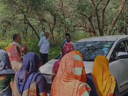 पानी के लिए महिलाओं ने किया केंद्रीय मंत्री का घेराव, जवाब नहीं मिलने पर दी सड़क जाम की चेतावनी