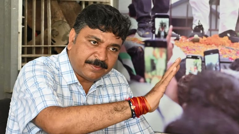 टीकाराम जूली ने मांगा भाजपा सरकार से जवाब, कहा- मंगला पशु बीमा योजना केवल कागजों तक सीमित क्यों? टीकाराम जूली ने मांगा भाजपा सरकार से जवाब, कहा- मंगला पशु बीमा योजना केवल कागजों तक सीमित क्यों?