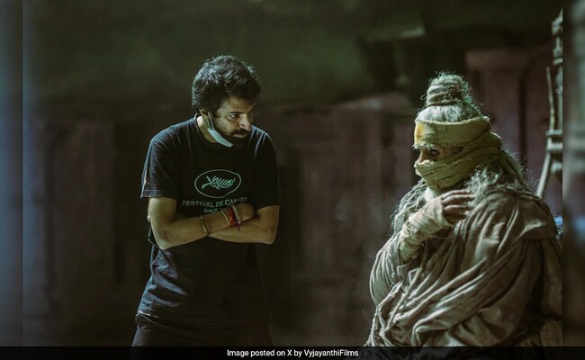 New BTS Pics Of Amitabh Bachchan And Kalki 2898 AD Director Nag Ashwin New BTS Pics Of Amitabh Bachchan And Kalki 2898 AD Director Nag Ashwin