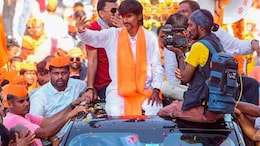 हात थरथरू लागले, उभेही राहाता येईना; मनोज जरांगेंची अवस्था पाहून मराठा आंदोलक चिंतेत पडले