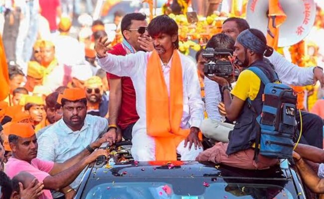 Devendra Fadnavis Must Ensure Maratha Quota Before Polls Or...: Activist's Warning Devendra Fadnavis Must Ensure Maratha Quota Before Polls Or...: Activist's Warning