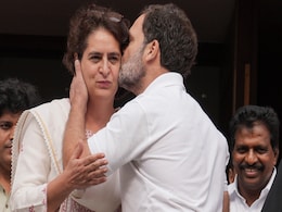 मां सोनिया गांधी को दिया सहारा, बहन प्रियंका पर लुटाया प्यार, जब संसद में 'फैमिली मैन' बने राहुल गांधी मां सोनिया गांधी को दिया सहारा, बहन प्रियंका पर लुटाया प्यार, जब संसद में 'फैमिली मैन' बने राहुल गांधी