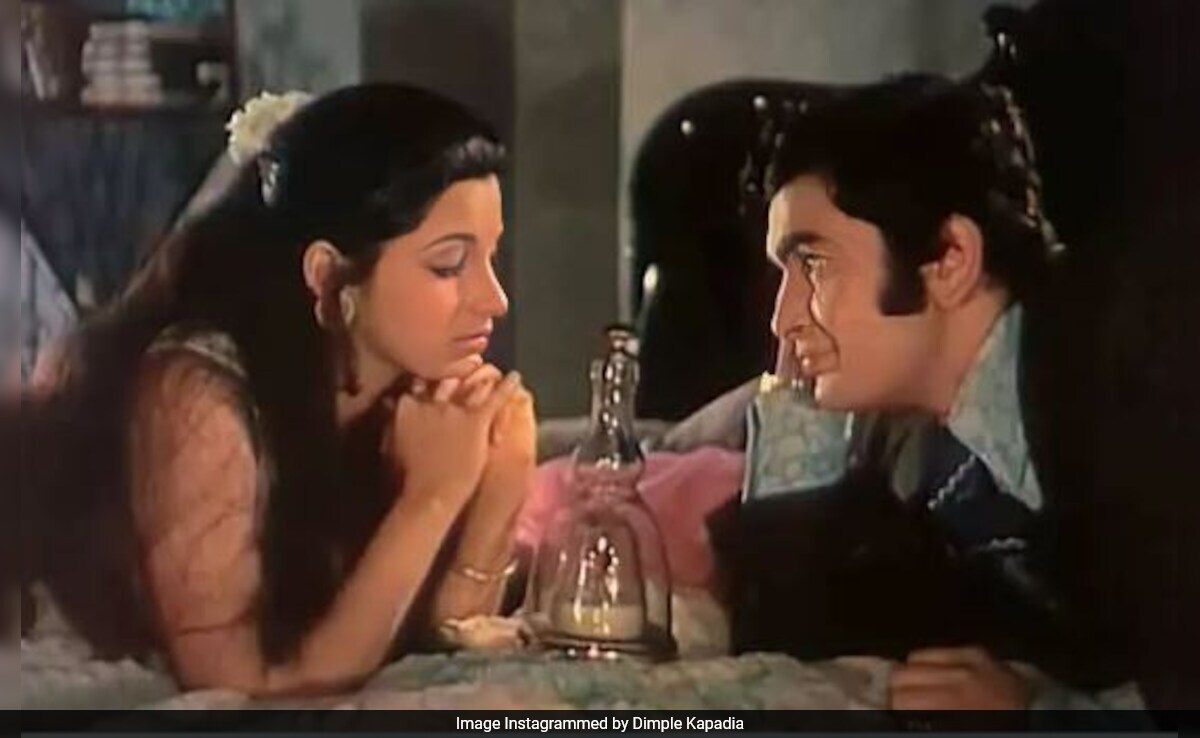 The Reason Raj Kapoor Met Dimple Kapadia When She Was 12: "Was Suffering From Leprosy"