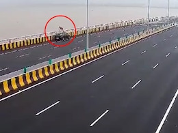 तरुणाने अटल सेतूवर गाडी थांबवली, अन् क्षणाचाही विचार न करता केले धक्कादायक कृत्य